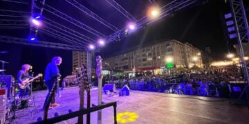 Aproximativ 7.000 de spectatori, la concertele din cadrul festivalului de blues de la Suceava. „Philip Sayce a fost o surpriză. Nu și pentru noi, care știam ce aducem. Am avertizat că Philip Sayce este unul din primii cinci chitariști ai lumii”