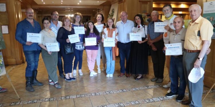 Cele 24 de pînze realizate în cadrul taberei de pictură de la Mănăstirea Humorului vor intra în patrimoniul Școlii de Arte din Suceava