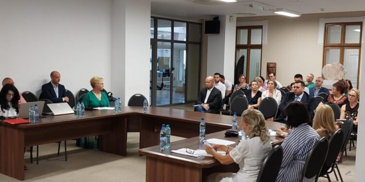 IMM-urile sucevene sînt nemulțumite de măsurile fiscale pe care vrea să le ia Guvernul și amenință cu greva fiscală. ”Ne-am săturat să fim doar noi caii de bătaie”