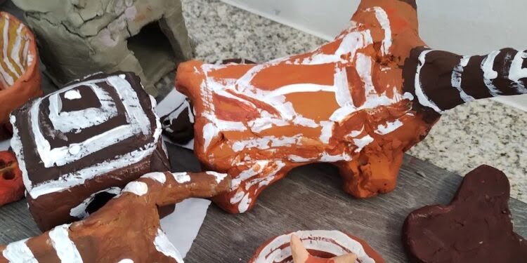 Copiii participanți la atelierul de arheologie experimentală vor primi diplome de ”arheolog junior”