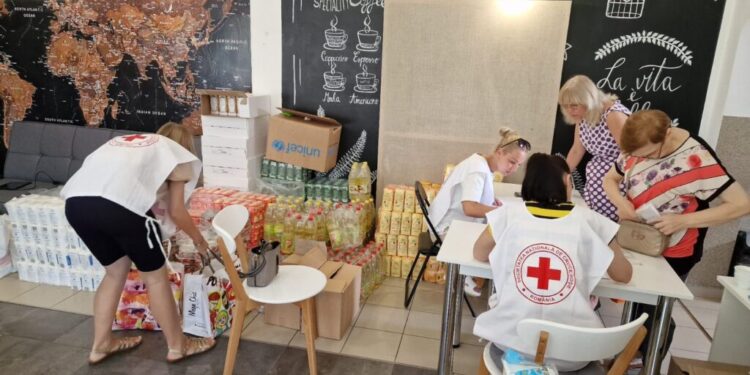 Ajutoare de la Crucea Roșie Suceava pentru 18 instituţii arondate Direcţiei Generale de Asistenţă Socială şi Protecţia Copilului, unde sînt 1.000 de beneficiari