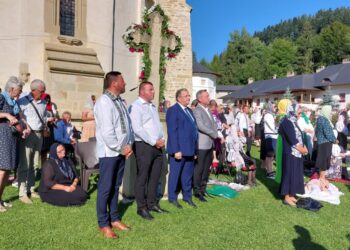 Gheorghe Flutur, la Putna: La hramul Mănăstirii Putna a sosit foarte multă lume, surprinzător de multă lume venită și din țară, și din diaspora, și am văzut foarte multă lume în costume populare