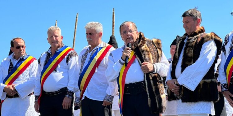 Gheorghe Flutur, pe Rarău, la ”Sărbătoarea muntelui”: Aș încuraja românii și străinii să vină în Bucovina. Bucovina este țara autenticului, a lucrurilor originale, cu folcor, cu straie populare, cu tradiții, gastronomie, cazare, peisaj, toate sînt la ele acasă. Hai în Bucovina!