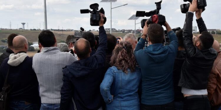 Uniți pentru a trage un semnal de alarmă. Semnalul a fost auzit