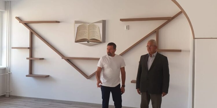 La Școala Gimnazială nr. 11 „Miron Costin” s-au făcut reparații în mai multe săli de clasă și la bibliotecă