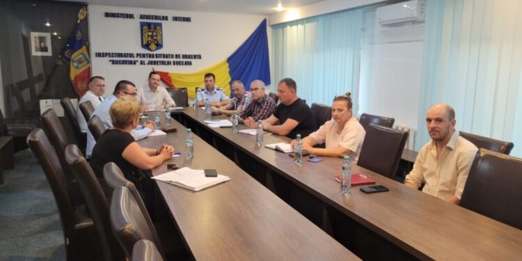 6 persoane de la centrul pentru persoane vîrstnice din Dumbrăveni au fost mutate la Zvoriștea, la un centru aparținînd DGASPC Suceava, iar celelalte 7 au fost internate la Spitalul Județean