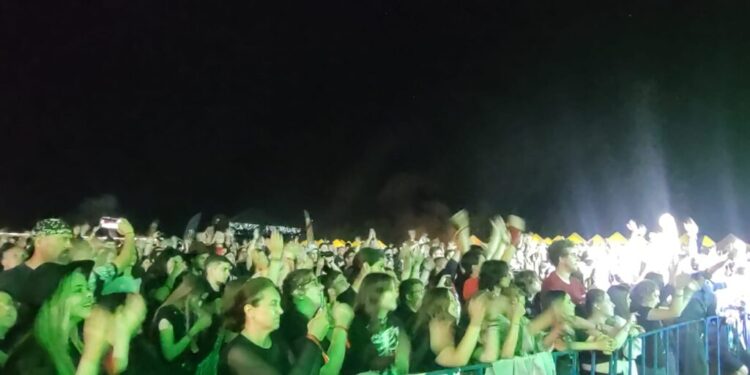 Ultima seară Bucovina Motorfest a adus cel mai mult public pe platoul Cetății de Scaun a Sucevei. Au cîntat Odissey, Vița de Vie și Phoenix Transsylvania. Adrian Despot: ”Suceava este un loc special, fie că se cîntă aici, sus, sau acolo, jos… locul acesta îl faceți voi special” (Foto)