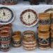 Oale, sticlărie, pielărie, sculptură în lemn, împletituri, icoane și ouă încondeiate, la Tîrgul Olarilor ”Ochi de Păun” de la Rădăuți