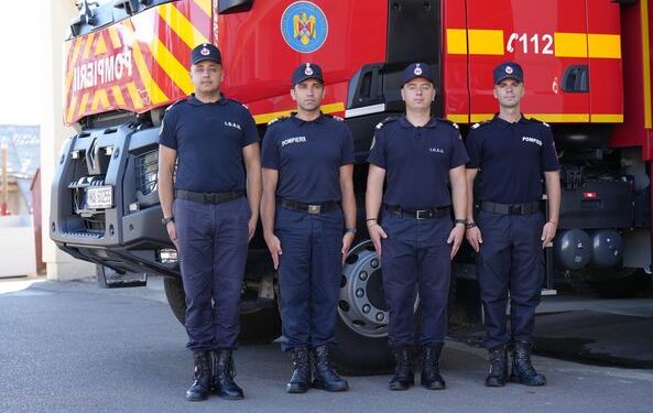 4 pompieri suceveni, în Grecia, la stingerea incendiilor de vegetație