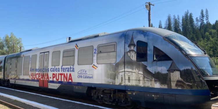 De Sfînta Maria, garnitura de tren Suceava – Putna a fost ocupată 90% la dus și 100% la întors. Angajații Stației Rădăuți le-au oferit călătorilor sarmale, cozonac și apă. Au fost pregătite pachete și pentru colegii din Stația Dornești (Foto)