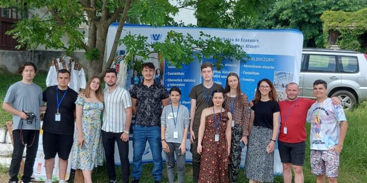 Peste 20 de studenți de la 8 universități din România, la o școală de vară organizată de USV la Cacica