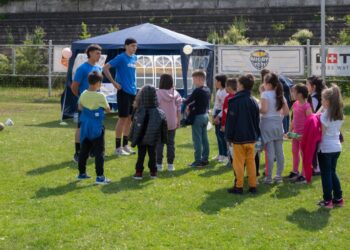 Activități sportive și de dezvoltare a competențelor lingvistice, și șase ateliere de educație non-formală, derulate de fundația ”Te Aud România” din Gura Humorului