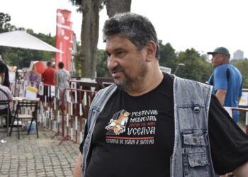 Emil Ursu: Mă bucură prezența publicului la diversele noastre acțiuni în Cetate sau pe platoul Cetății de Scaun. Este un public care intră în Cetate și un altul care folosește motivația evenimentului pentru a se plimba. Este un cîștig în ambele cazuri pentru că lumea circulă, lumea știe că se întîmplă evenimente în oraș