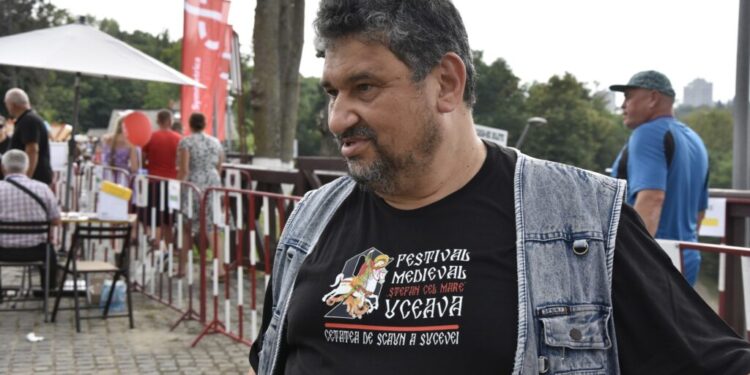 Emil Ursu: Mă bucură prezența publicului la diversele noastre acțiuni în Cetate sau pe platoul Cetății de Scaun. Este un public care intră în Cetate și un altul care folosește motivația evenimentului pentru a se plimba. Este un cîștig în ambele cazuri pentru că lumea circulă, lumea știe că se întîmplă evenimente în oraș