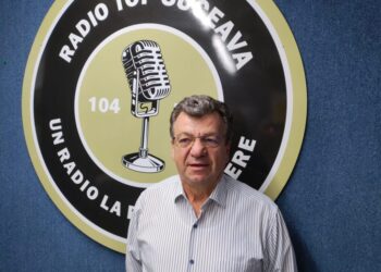 La Colegiul ”Spiru Haret”, uniforma rămîne obligatorie. Directorul Virginel Iordache: Nu poate fi făcută performanță în condiții de haos. La teatru, la școală și la biserică se merge într-o ținută decentă