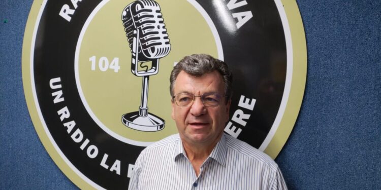 La Colegiul ”Spiru Haret”, uniforma rămîne obligatorie. Directorul Virginel Iordache: Nu poate fi făcută performanță în condiții de haos. La teatru, la școală și la biserică se merge într-o ținută decentă