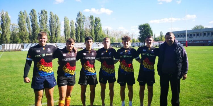 50 de băieți cu vîrste cuprinse între 14 și 18 ani de la Clubul Sportiv Școlar Gura Humorului și de la Liceul cu Program Sportiv Suceava, participanți la programul ”Rugby pentru toți”