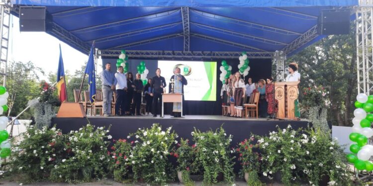 Firmele partenere și reprezentanți ai diferitelor instituții publice, la „Petru Mușat”, la 60 de ani de la înființarea unității de învățămînt (Foto)