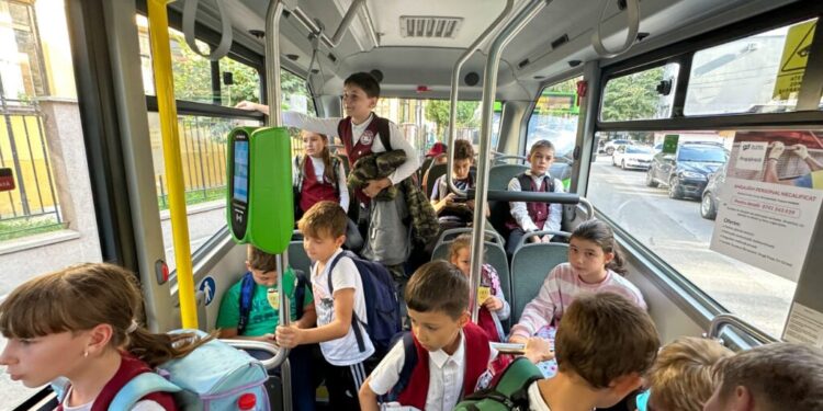 Autobuze TPL pentru transportul elevilor care locuiesc pe strada Eugen Dobrilă și în cartierul ”La stejari”, dar și pentru copiii care învață la Liceul ”Natanael”
