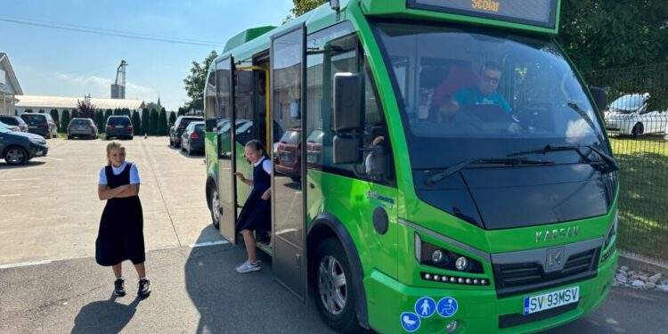 Autobuze TPL pentru transportul elevilor care locuiesc pe strada Eugen Dobrilă și în cartierul ”La stejari”, dar și pentru copiii care învață la Liceul ”Natanael”