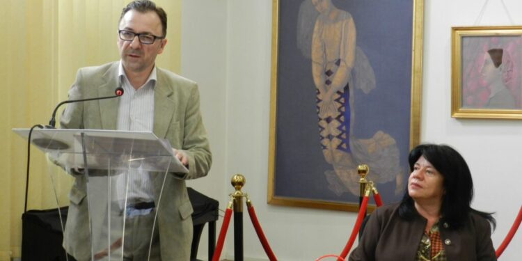 Gabriel Cărăbuș: „Ce altă posibilitate de petrecere a timpului liber au locuitorii unei comune fără bibliotecă publică? Ce activitate culturală, ce activitate intelectuală pot avea? Unde anume? Doar la nuntă, la cumătrie, la zilele comunei…?”