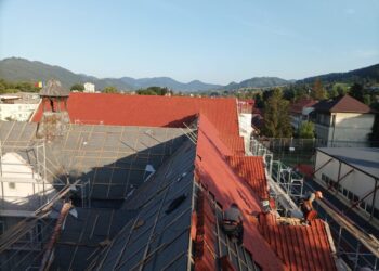 Lucrări ample de renovare la Colegiul ”Dragoș Vodă” din Cîmpulung Moldovenesc. ”Constructorul a ajuns la parter și la etajul I la nivel de parchet și uși, și s-au montat gresia, faianța și obiectele sanitare”