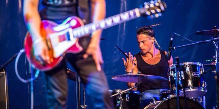 Răzvan Gorcinski, toboșarul trupei lui Kempes, a murit la Spitalul Județean Suceava, după cîteva zile de la concertul susținut la Cetatea de Rock a Sucevei