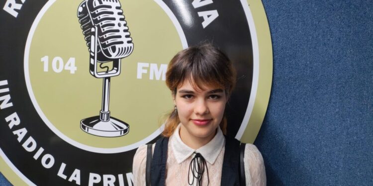 Ilinca Zmău, elevă la bilingv franceză la Colegiul ”Petru Rareș”, pasionată de civilizația și de limba chineză, dar și de poezie