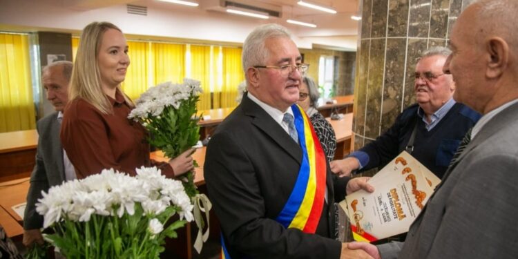 Încă 52 de cupluri de aur, sărbătorite de municipalitatea suceveană. Din 2005 au fost sărbătorite 1.929 de cupluri care au împlinit 50 de ani de căsătorie (Foto)