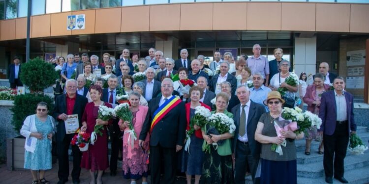 Încă 52 de cupluri de aur, sărbătorite de municipalitatea suceveană. Din 2005 au fost sărbătorite 1.929 de cupluri care au împlinit 50 de ani de căsătorie (Foto)
