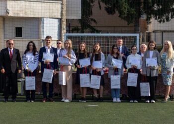 Colegiul ”Eudoxiu Hurmuzachi” Rădăuți. Noul an școlar a început cu prezentarea bilanțului pe anul trecut, cu premierea unor elevi foarte buni și cu defilarea ”bobocilor” de clasele a V-a și a IX-a