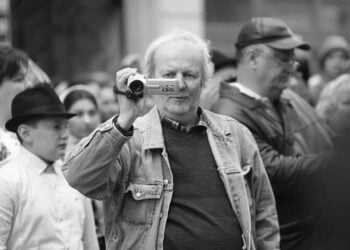 Dormi liniștit, Romică, pentru că lumea nu te-a uitat