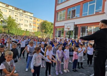 Flash-mob la Școala 4 din Suceava, de Ziua Europeană a Sportului (Foto)