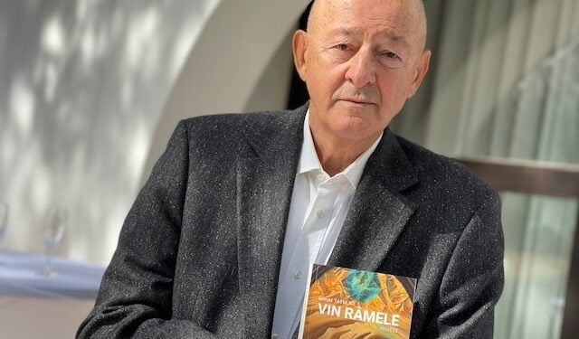O carte semnată de Mihai Tatulici, pentru o adeziune la proiectul ”Bucovina curată”, prin care cel care primește cartea se angajează să nu arunce gunoiul la întîmplare
