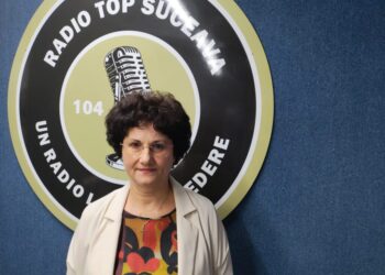 O tînără care a studiat la ”Petru Mușat” a făcut mai întîi școala profesională și abia apoi liceul, iar acum este studentă. Directoarea Maria Teodoreanu: ”Este extrem de fericită că a reușit să se descurce, să creadă în ea și să lucreze alături de noi atît de frumos”