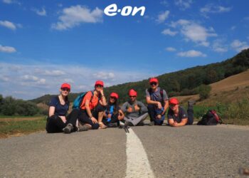 Kilometrii parcurși pe Via Transilvanica de angajații E.ON vor fi transformați în kwh și donați unei organizații, în campania ”Dăruiește lumină”