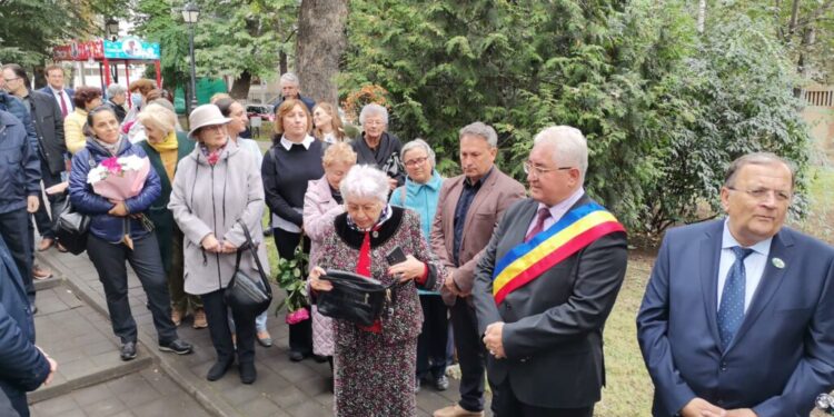 Bustul pictorului Dimitrie Loghin, dezvelit. Fiica artistului, Viorelia Braicu: ”Mărturisesc că sînt copleșită de emoții. Mă bucur că trăiesc acest moment la care am visat” (Foto)