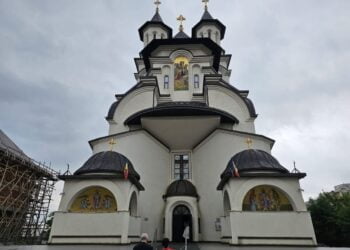 Lucrările de pictură din altarul Catedralei ”Nașterea Domnului” sînt aproape finalizate (Foto)