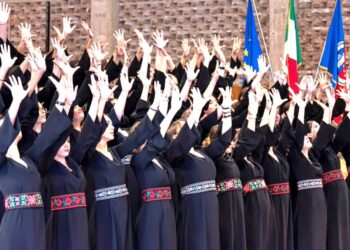 Corala de fete a Colegiului ”Ștefan cel Mare”, dublu medaliată cu argint, la Perugia, la o competiție la care au fost prezente 24 de formații corale