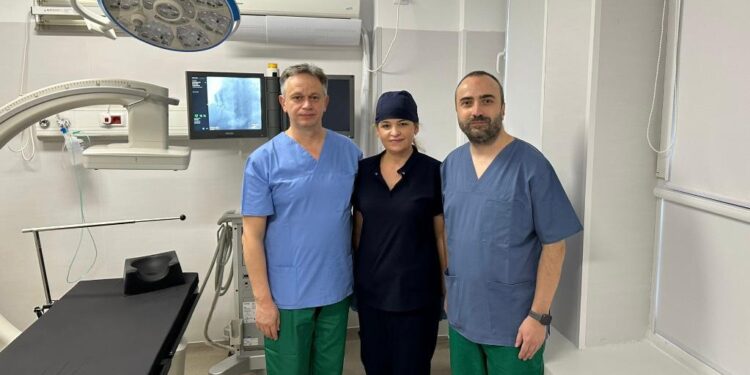 La spitalul din Suceava s-a montat primul stimulator cardiac într-un laborator dedicat. Pacientul are 66 de ani. Laboratorul pentru implantarea stimulatoarelor cardiace a fost deschis cu sprijinul profesorului doctor Dan Dobreanu de la Târgu Mureș