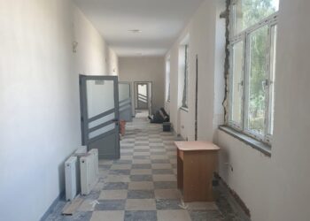 La Colegiul ”Mihai Eminescu” se lucrează la înlocuirea acoperișului și a tîmplăriei interioare și exterioare, la refacerea finisajelor interioare și exterioare și la revizuirea instalațiilor termice