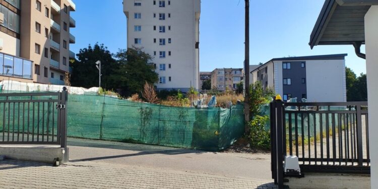 Cu bani proprii, Liceul ”Filadelfia” a construit două săli de clasă în locul corpului de clădire distrus de alunecările de teren. Conducerea școlii, mulțumită că, deocamdată, s-au sistat construcțiile. În zonă trebuiau să se mai ridice două blocuri cu cîte 10 etaje