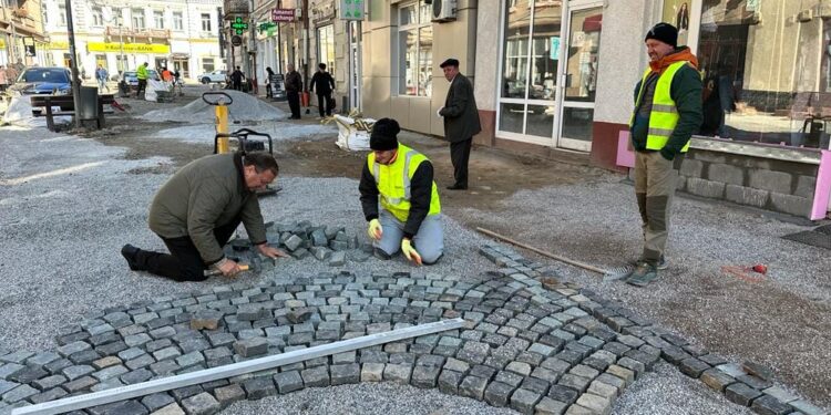 Gheorghe Flutur, la Vatra Dornei: Sînt convins că pe 28 noiembrie Vatra Dornei va străluci, cu luminițele de sărbători aprinse, ca o adevărată perlă turistică a zonei de munte a Bucovinei