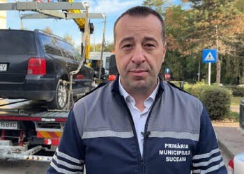 Autoturism care bloca accesul la o platformă de colectare a deșeurilor de pe strada Zorilor, ridicat. Proprietarul a fost amendat și trebuie să achite și taxa pentru recuperarea mașinii