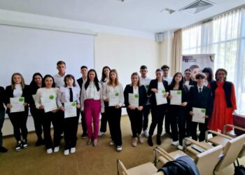 121 de elevi de la Colegiul ”Eudoxiu Hurmuzachi” au obținut certificatele lingvistice Cambridge