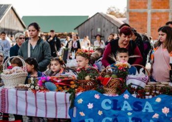 Tîrg de toamnă la Liceul Tehnologic „Iorgu Vârnav Liteanu”. Unele produse pregătite de elevi și profesori au fost donate pentru pentru persoanele vulnerabile  (Foto)