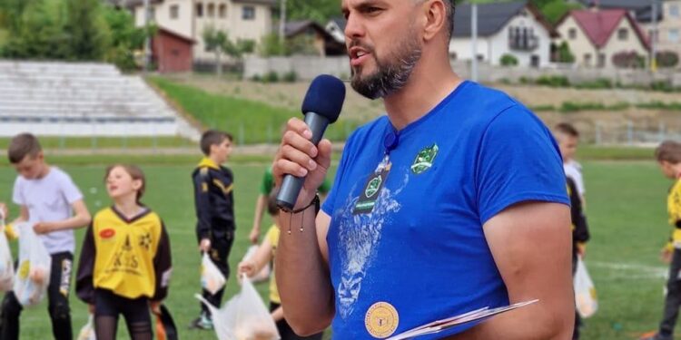 Trei profesori de sport suceveni sînt studenți la Universitatea Națională de Educație Fizică și Sport din București, pentru a obține diploma de antrenor de rugby