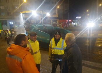 S-a încheiat asfaltarea pe bulevardul principal al Sucevei. Mai trebuie făcute marcajele. Primarul Lungu: Mulțumesc sucevenilor pentru răbdarea de care au dat dovadă cît s-a lucrat în aceste trei luni pe timp de noapte (Foto)