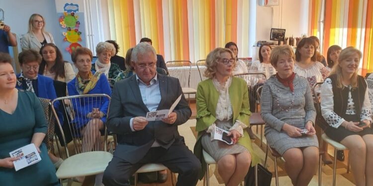 Solicitare de teren de la Oficiul Județean pentru Ameliorare și Reproducție în Zootehnie, pentru extinderea grădiniței din Obicini
