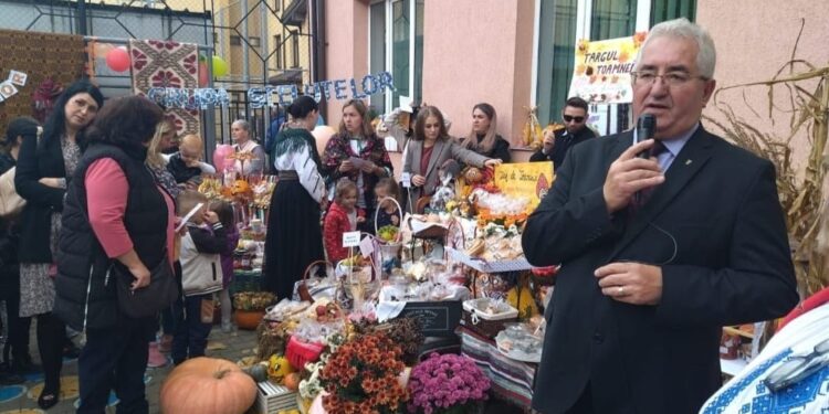 Primarul Lungu, cumpărături de la tîrgul de toamnă  caritabil de la Grădinița ”Prichindel” din Burdujeni